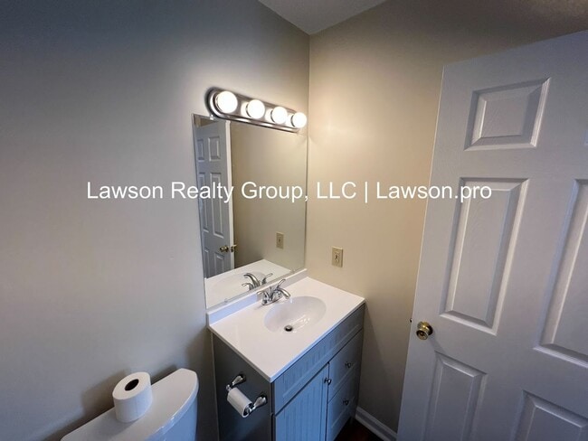 Building Photo - 7th St 306-8