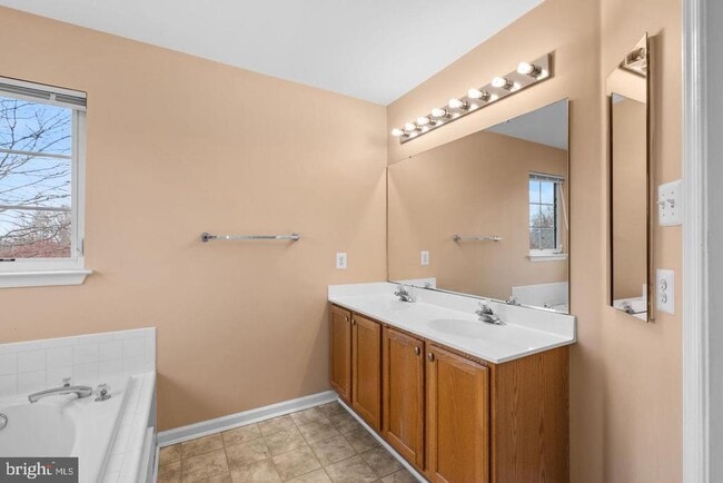 Building Photo - 2133 Bexley Dr