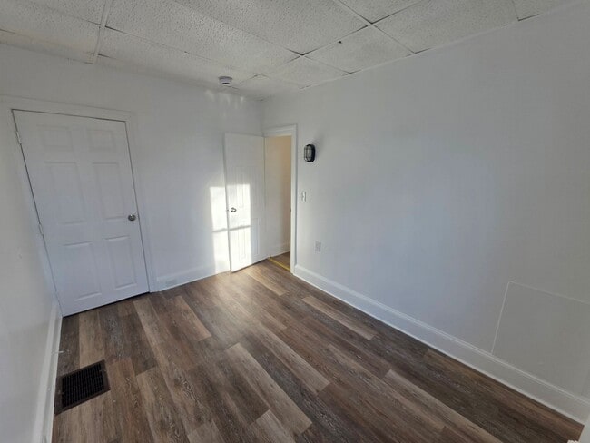 Building Photo - 1220 Lancaster Ave