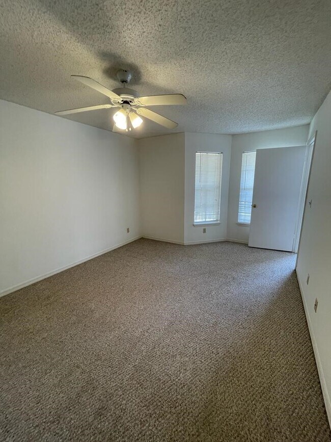 Building Photo - 1063 S Hiawassee Rd