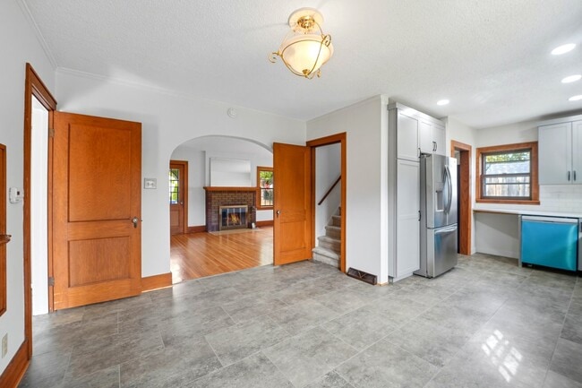 Building Photo - 411 Kingsley Ave