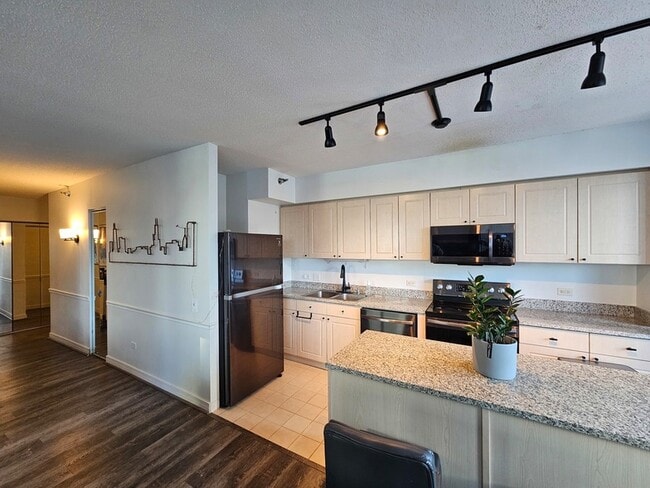 Building Photo - 512 N McClurg Ct