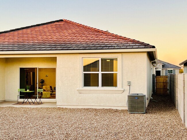 Building Photo - 1131 W Chimes Tower Dr