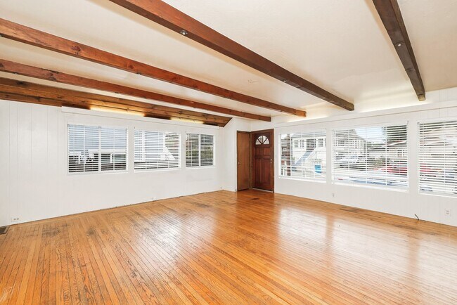Building Photo - 420 Carrillo St