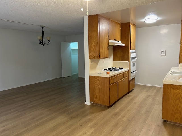 1 BR/ 1 BA - Hardwood - 912 E Windsor Rd