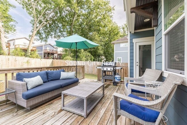 Building Photo - 606B Eastboro Dr