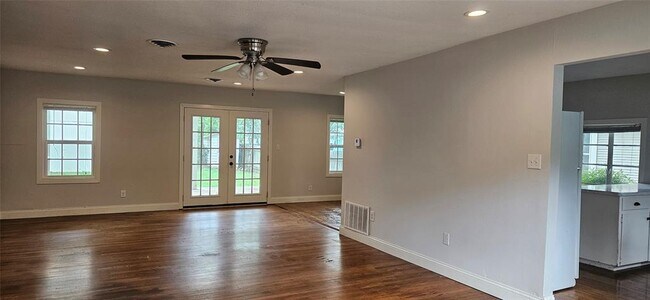 Building Photo - 804 Hudgins St
