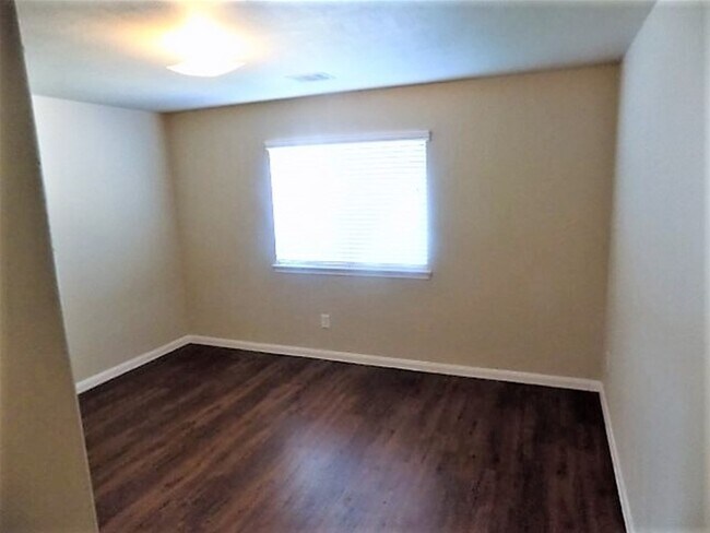 Building Photo - 911 Redcrest Springs Ct