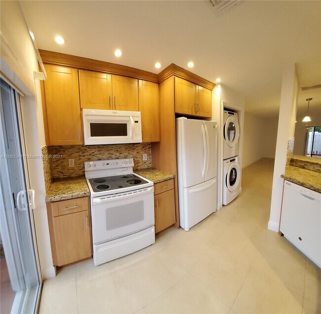 Building Photo - 6518 SW 129th Ave