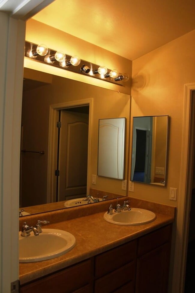 Building Photo - 7201 E Bloomtree Ln