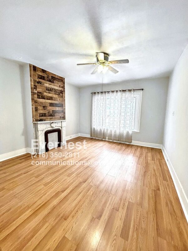 Building Photo - 1858 W 45th St