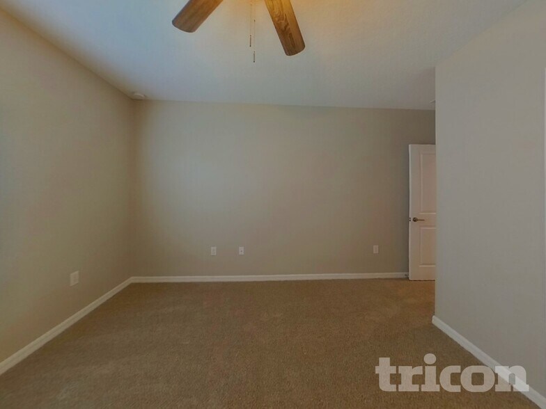 Building Photo - 220 Garnet Ave