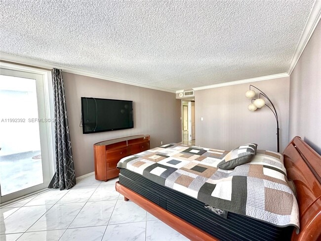 Building Photo - 1904 S Ocean Dr