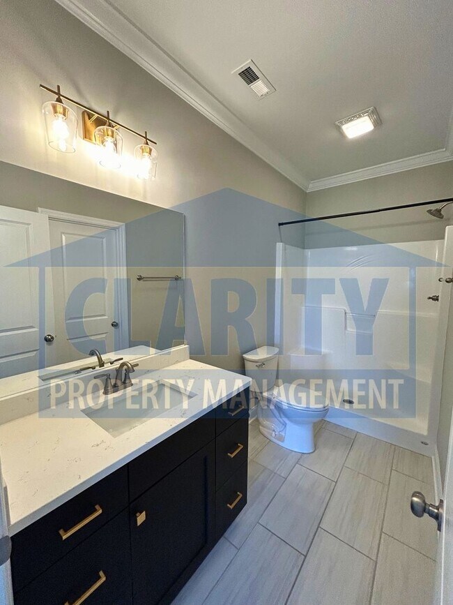 Building Photo - Modern two bedroom townhome!