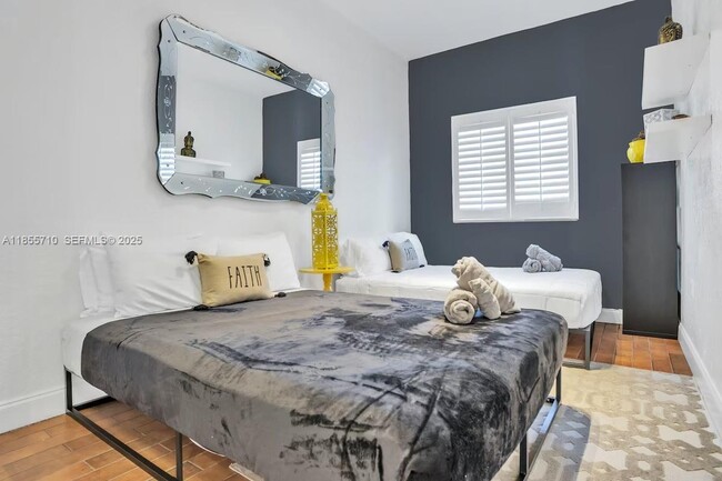 Building Photo - 205 N 31st Ave