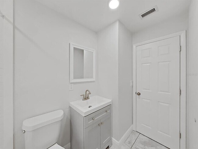 Building Photo - 2501 Harn Blvd