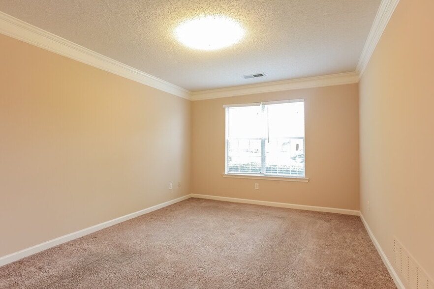 Building Photo - 4499 Shadow Ridge Dr