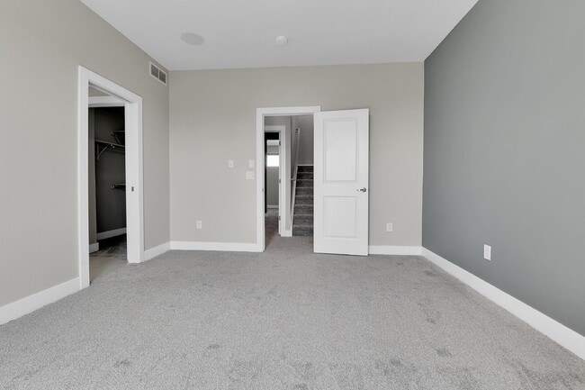 Building Photo - $2,850- 2 Bed/2.5-bathroom Townhome in Denver with Rooftop Deck!