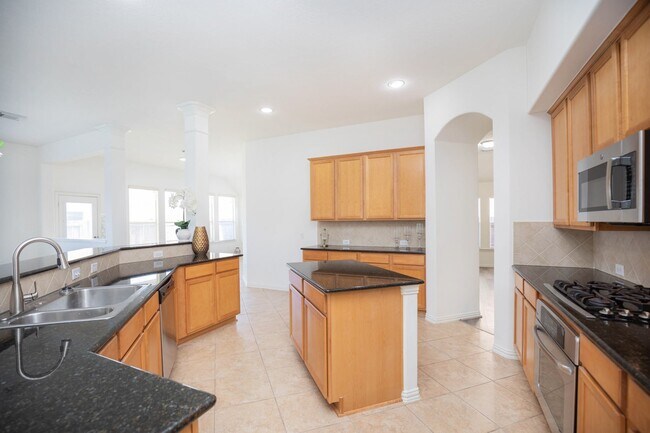 Building Photo - 8810 Rocky Knoll Ln