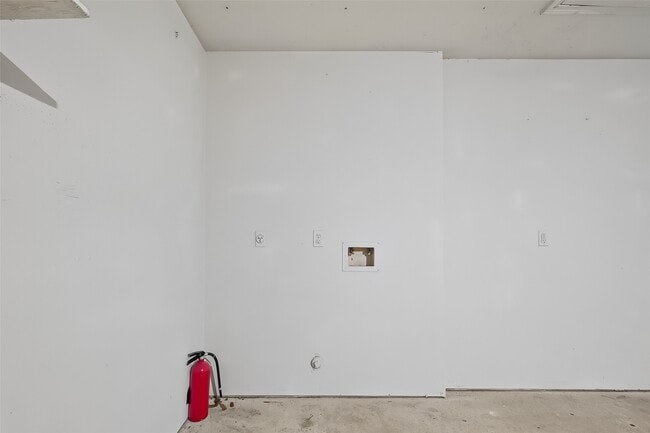 Building Photo - 16022 Old River Rd