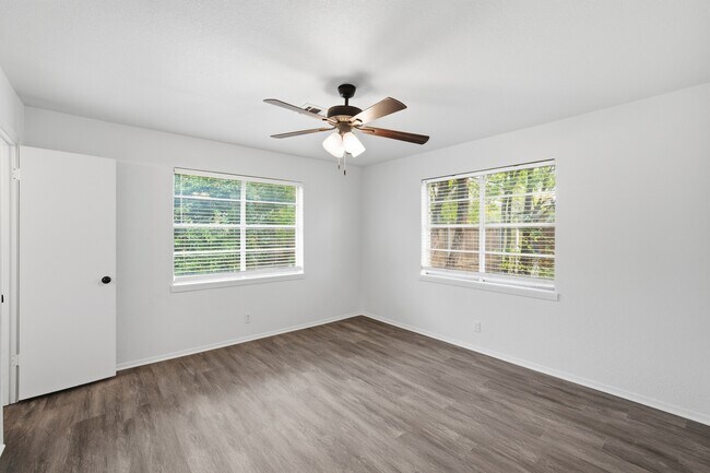 Building Photo - 917 Susan St