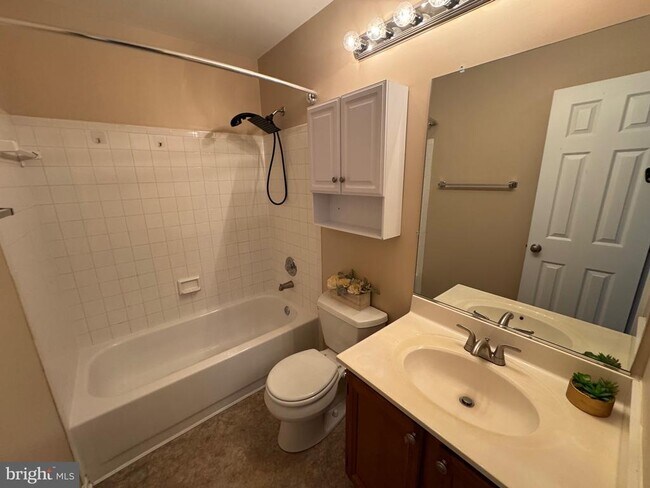 Building Photo - 10601 Greta Lynn Ct