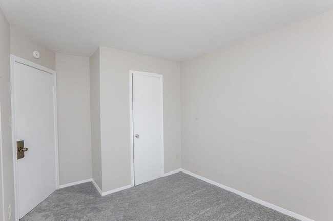 Building Photo - Updated 3BR Townhouse in Prime VA Beach Lo...