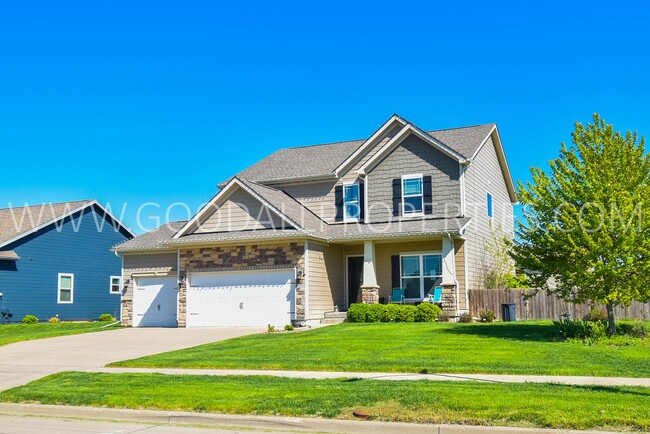 Building Photo - 5 Bedroom Home with Fenced Yard, and 3 Car Garage in Waukee