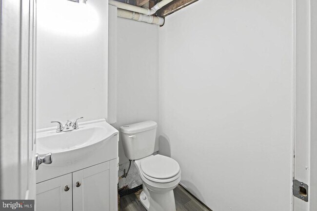 Building Photo - 423 Ingleside Ave