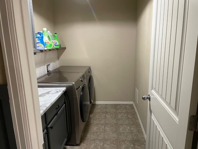 Building Photo - 5136 Killdeer Dr