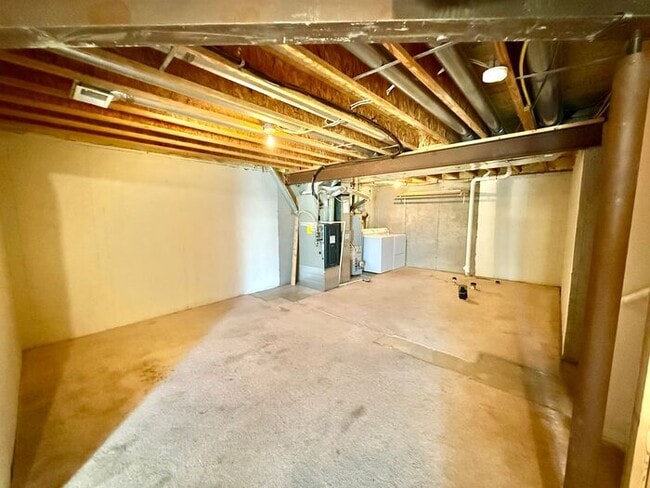 Building Photo - 3 Bedroom 2.5 Bath Townhome with 1 car gar...