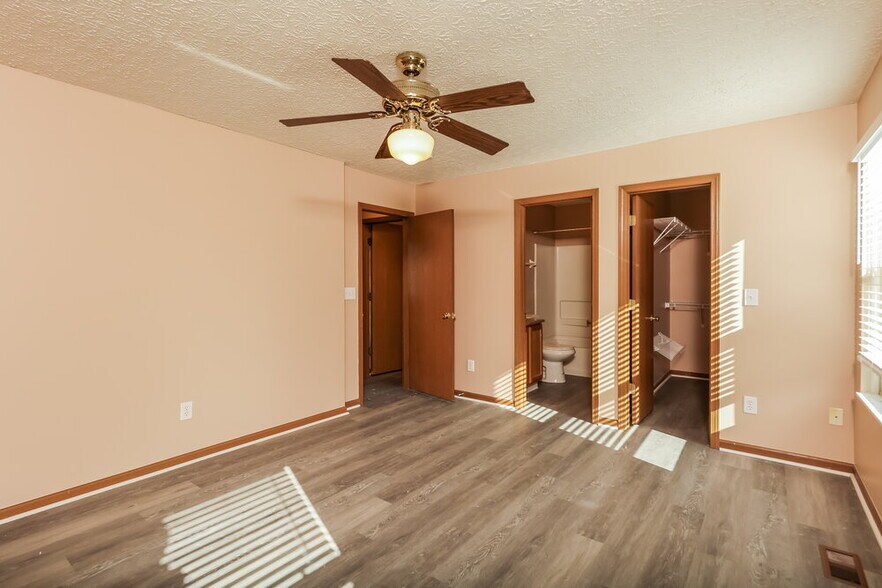 Building Photo - 5449 Longworth Dr