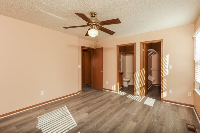 Building Photo - 5449 Longworth Dr