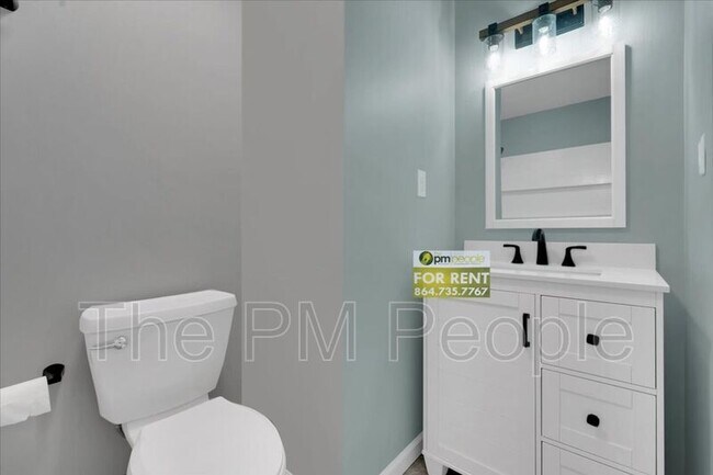 Building Photo - 501 S E St