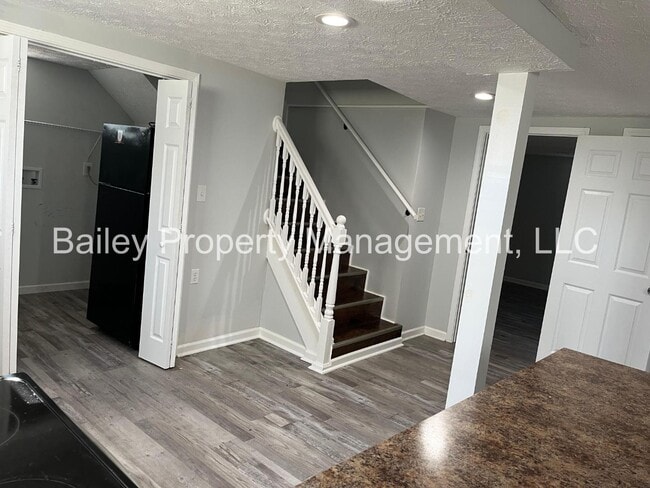 Building Photo - 5710 Barrett Ln