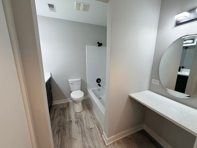 Building Photo - 1460 Stonebridge Cir