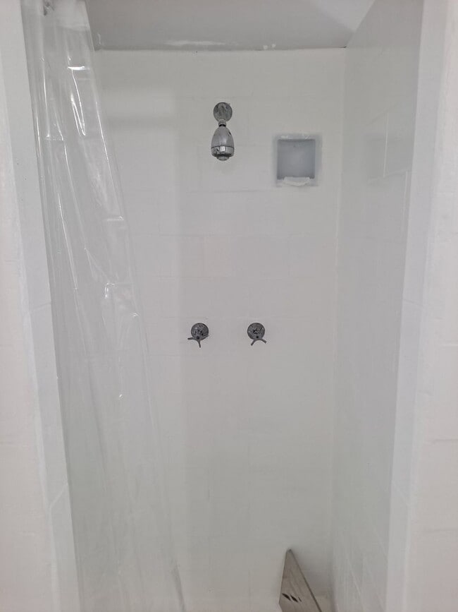 Building Photo - NSB FURNISHED EFFICIENCY UNIT-ALL UTILITIES INCLUDED INCLUDING WI-FI!