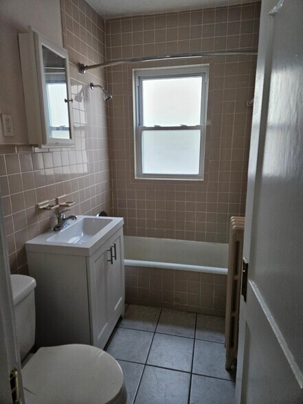 Bathroom New Vanity/Fixture - 1495 River St