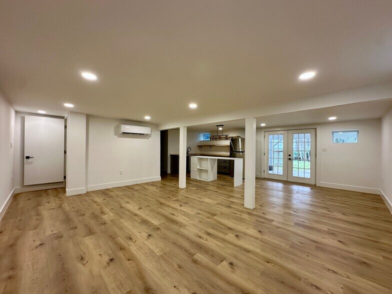 Building Photo - 6540 Windham Ave