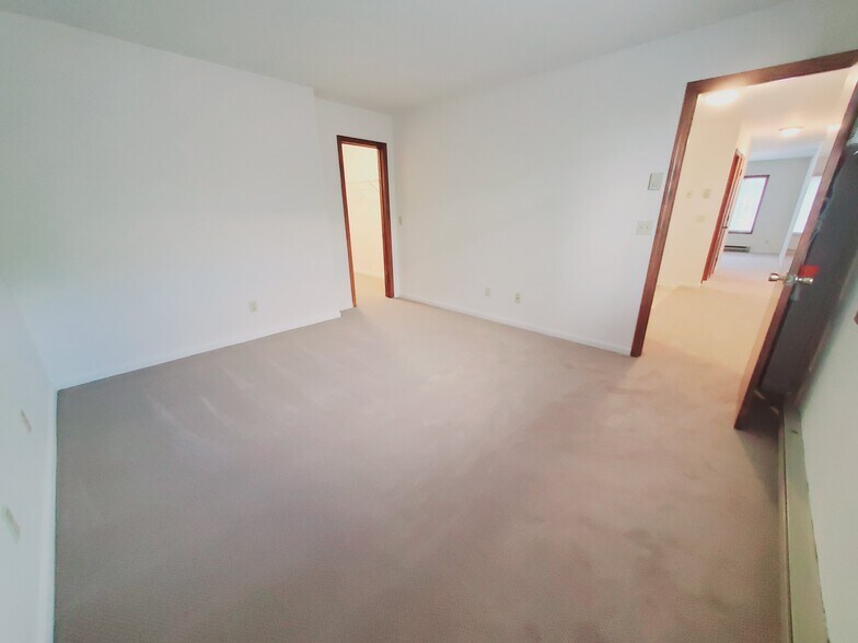 Building Photo - 55 Glenbrook Rd