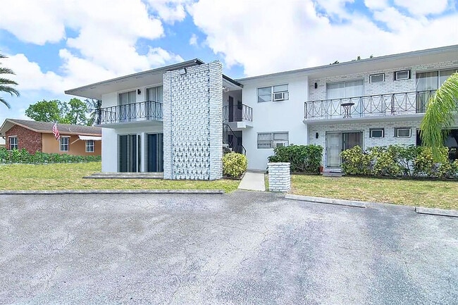Building Photo - 6150 SW 37th St