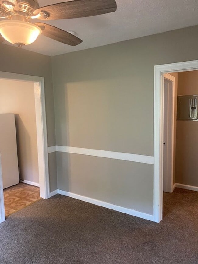 Building Photo - Quiet and Cozy Living in Columbus