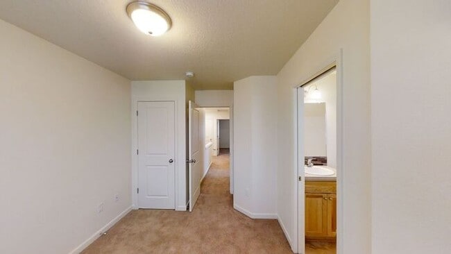 Building Photo - Now Showing- Charming 3-Bedroom Townhome in Lively Lents Neighborhood - Your New Home Awaits!