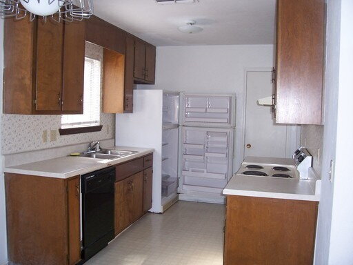 Building Photo - 2/1 On Blairstone Road!