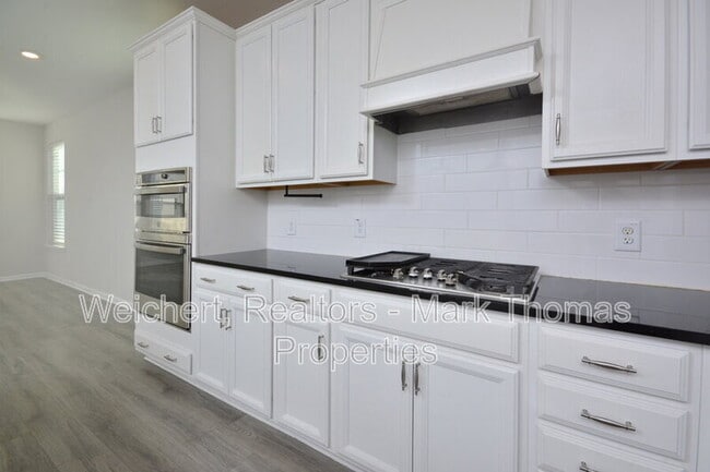 Building Photo - 1043 Manorhaven Dr