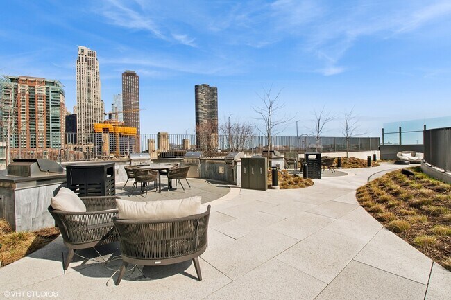 Building Photo - 211 N Harbor Dr