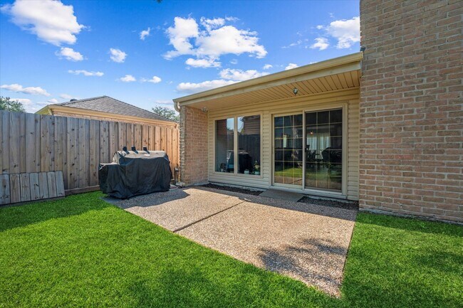 Building Photo - 11854 Briar Forest Dr