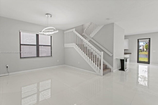 Building Photo - 635 NE 191st Terrace