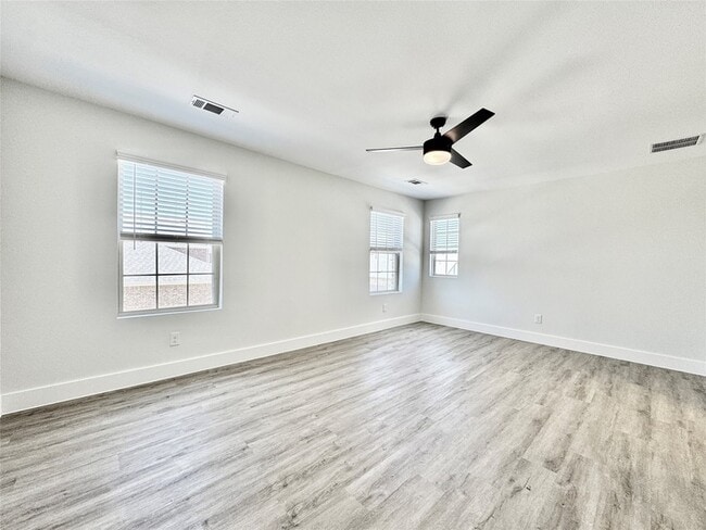 Building Photo - 8736 Kington