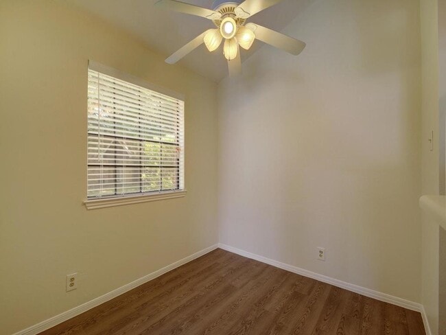 Building Photo - 1601 Faro Dr